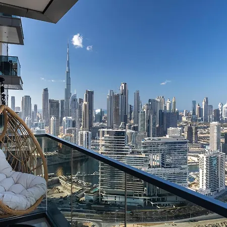 Simply Comfort Apartments At Nobles Tower Luxury Burj View Dubai Buitenkant foto