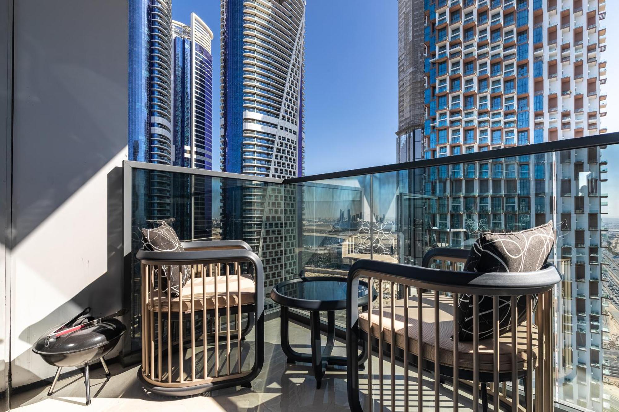 Simply Comfort At Nobles Tower Luxury Burj View Appartement