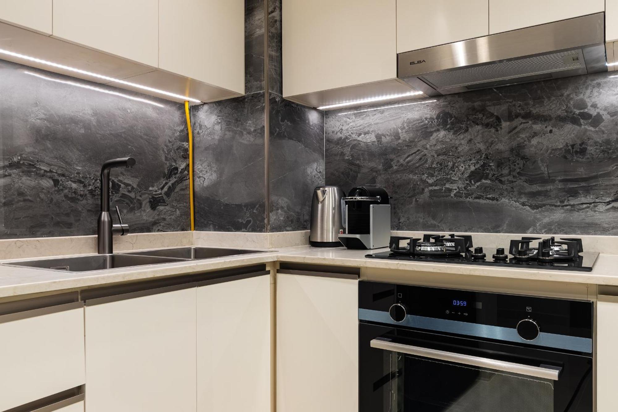Simply Comfort At Nobles Tower Luxury Burj View Appartement Dubai